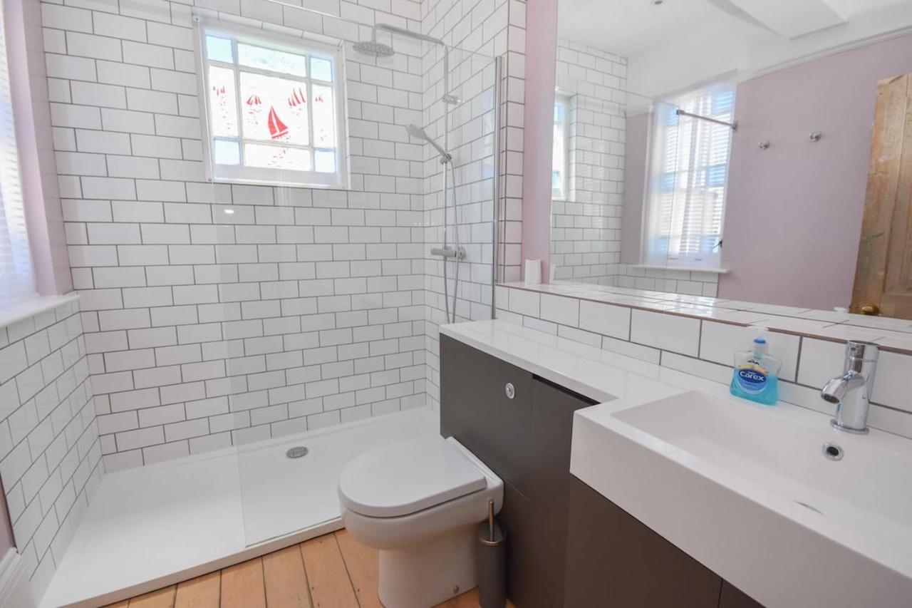 Arden Villa, Sleeps 8, Moments From The Golden Sandy Beach Of Ryde Ryde  Exteriér fotografie