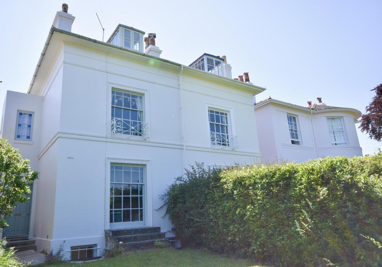 Arden Villa, Sleeps 8, Moments From The Golden Sandy Beach Of Ryde Ryde  Exteriér fotografie